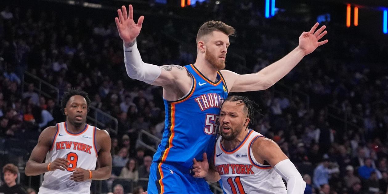 Jalen Brunson guarded by Isaiah Hartenstein