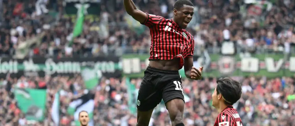 Noel Aseko celebrates after scoring for Hannover
