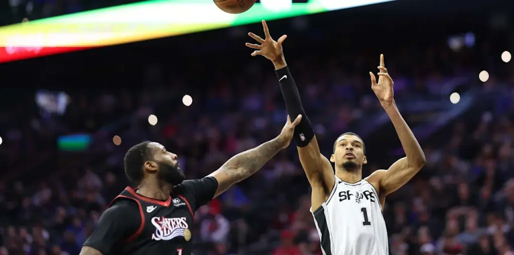 Victor Wembanyama shoots over Andre Drummond
