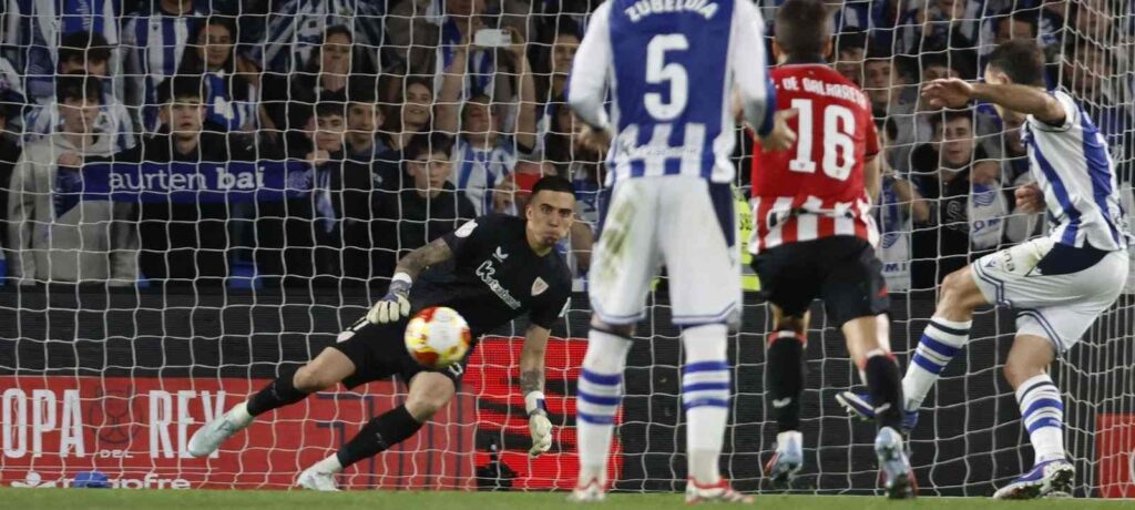 Mikel Oyarzabal scoring a penalty against Athletic Bilbao