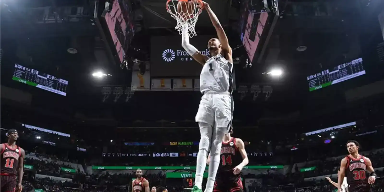 VIctor Wembanyama dunking in Chicago Bulls' basket