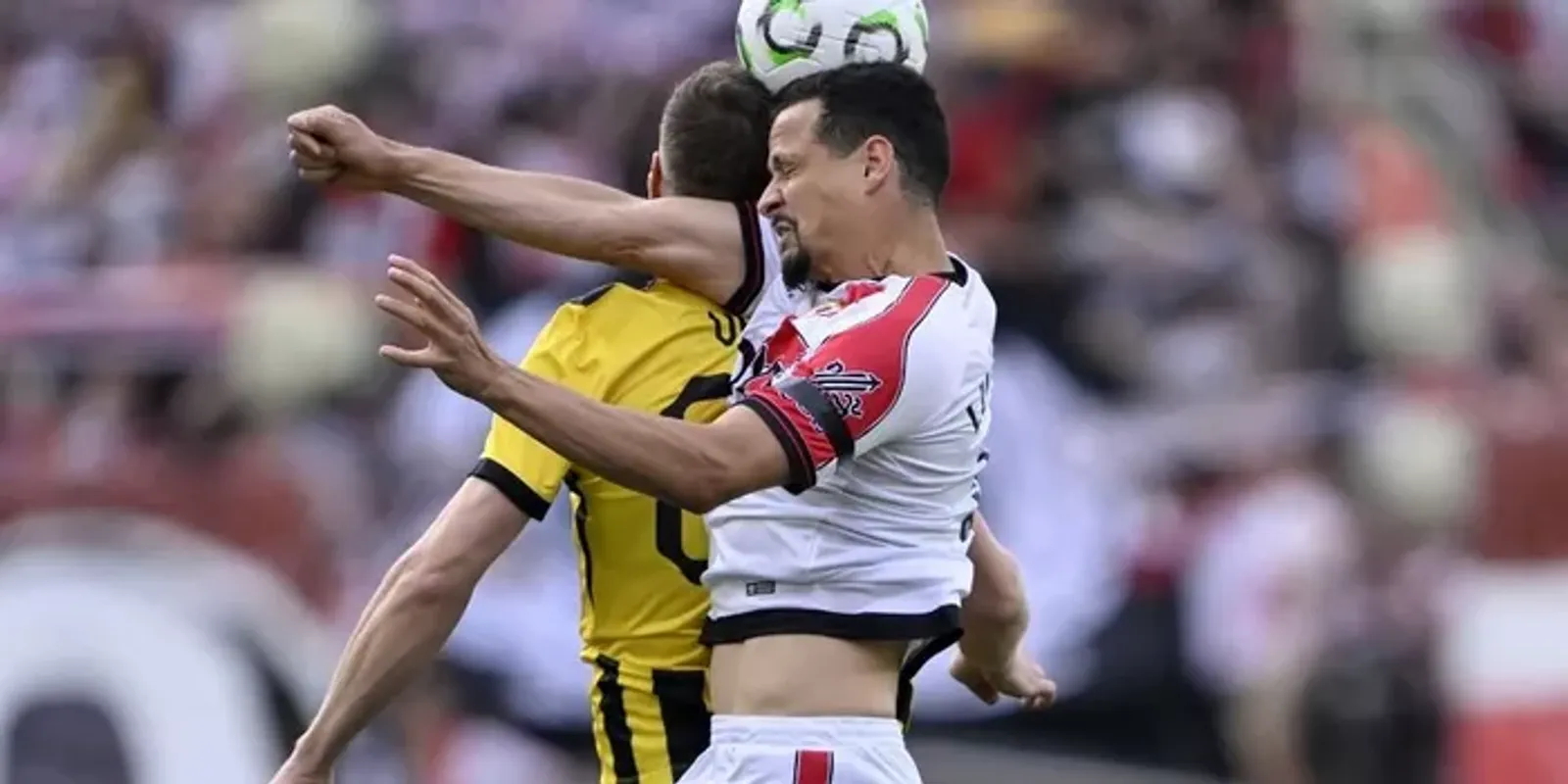 AEK and Rayo Vallecano players in a battle for a high ball