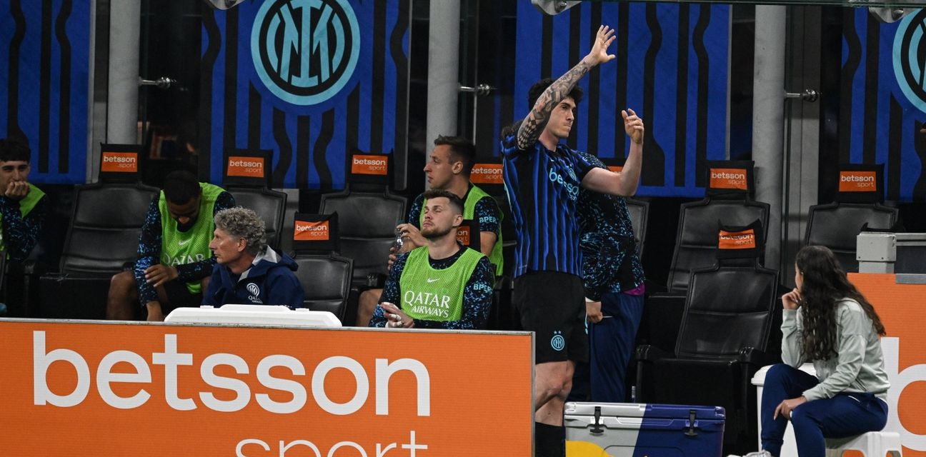 Inter defender Alessandro Bastoni taking a picture in front of the team's supporters