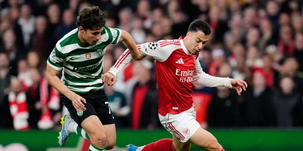 Arsenal and Sporting players in a battle for the ball