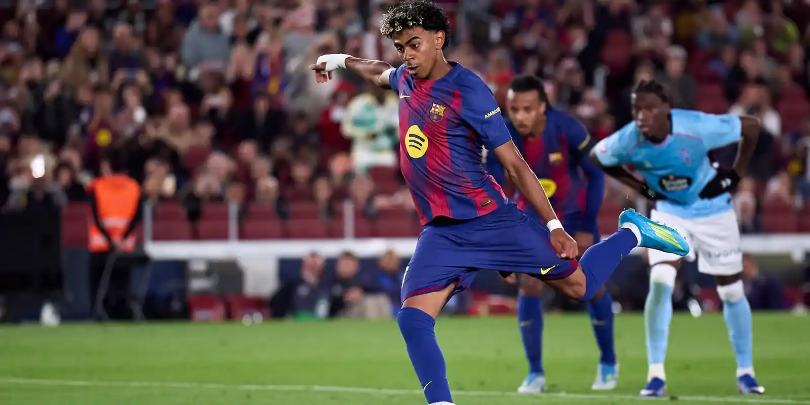 Lamine Yamal taking a penalty kick against Celta
