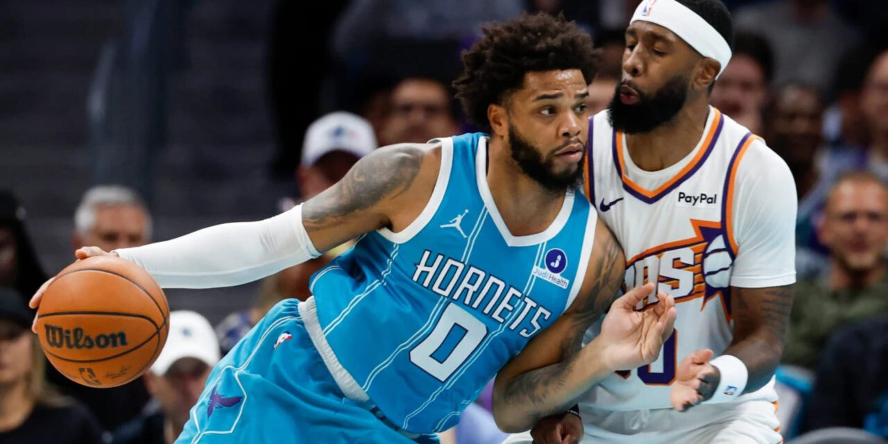 Miles Bridges guarded by a Phoenix Suns player