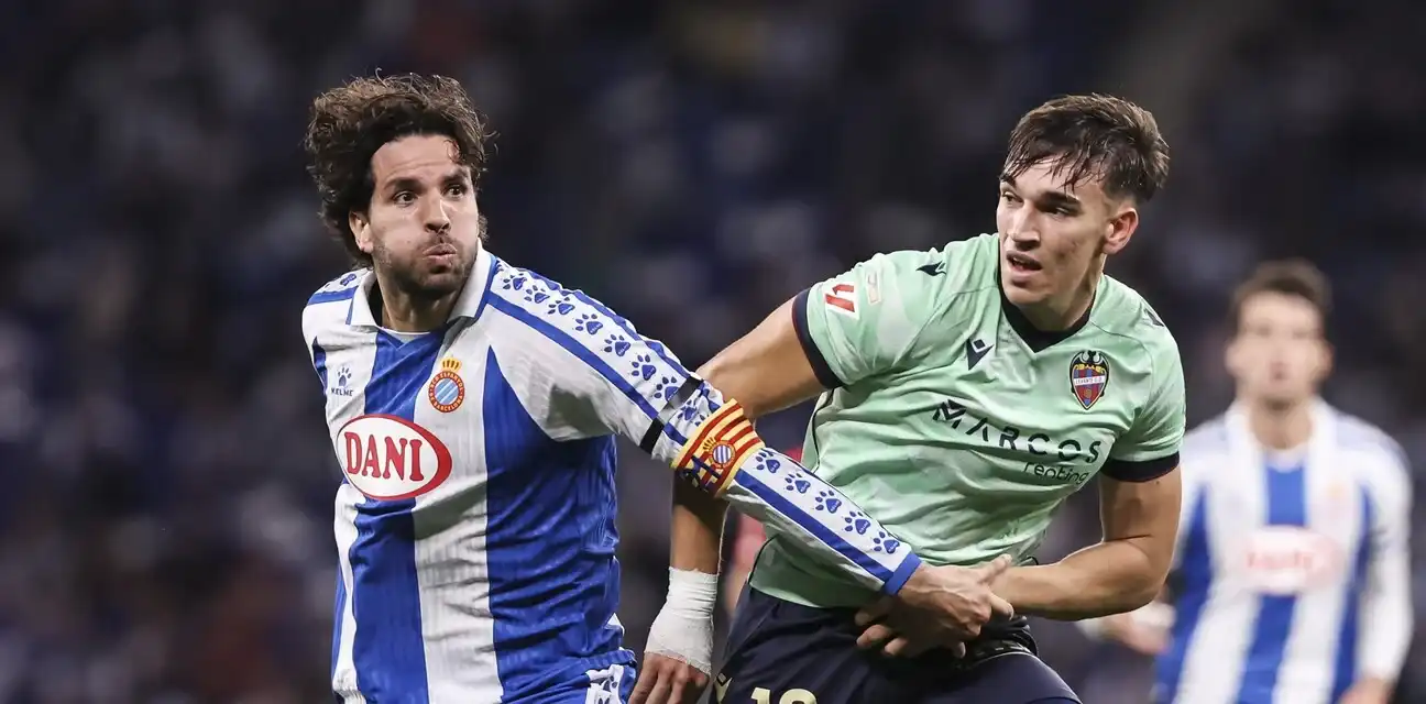 Espanyol and Levante players in a battle for the ball