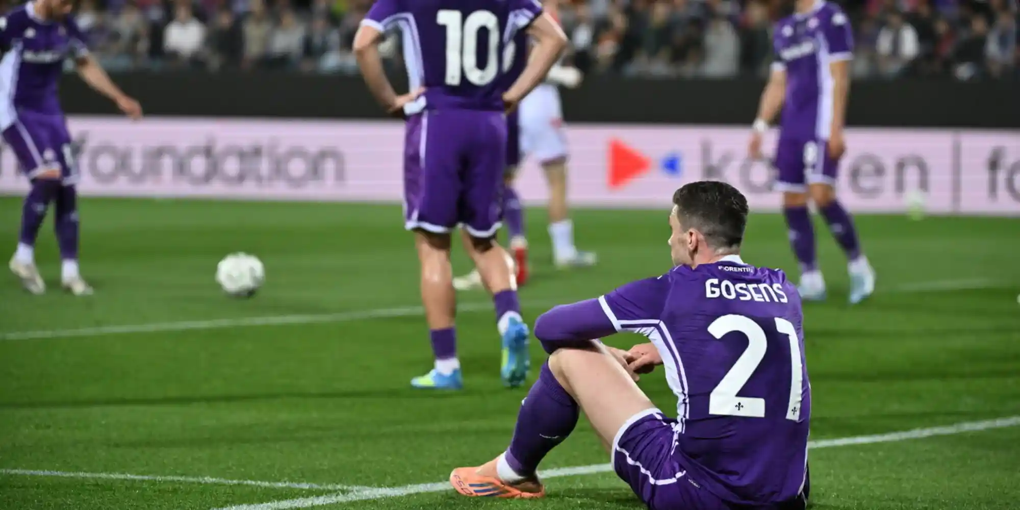 Fiorentina players disappointed after conceding to Crystal Palace