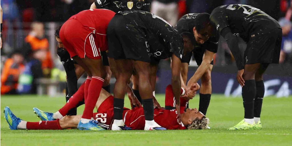 Liverpool striker Hugo Ekitike lying injured