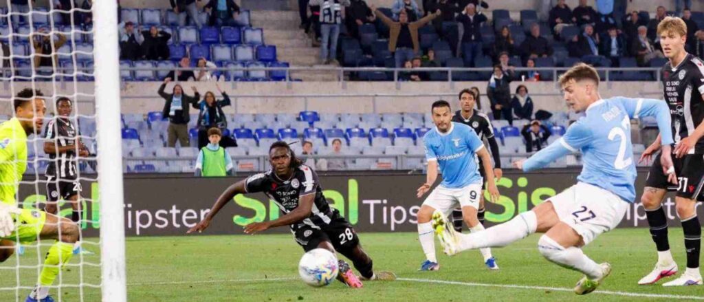 Daniel Maldini shoot at Udinese goal