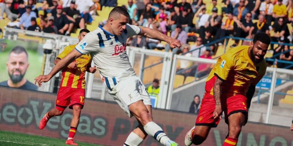 Atalanta player shooting towards Lecce's goal