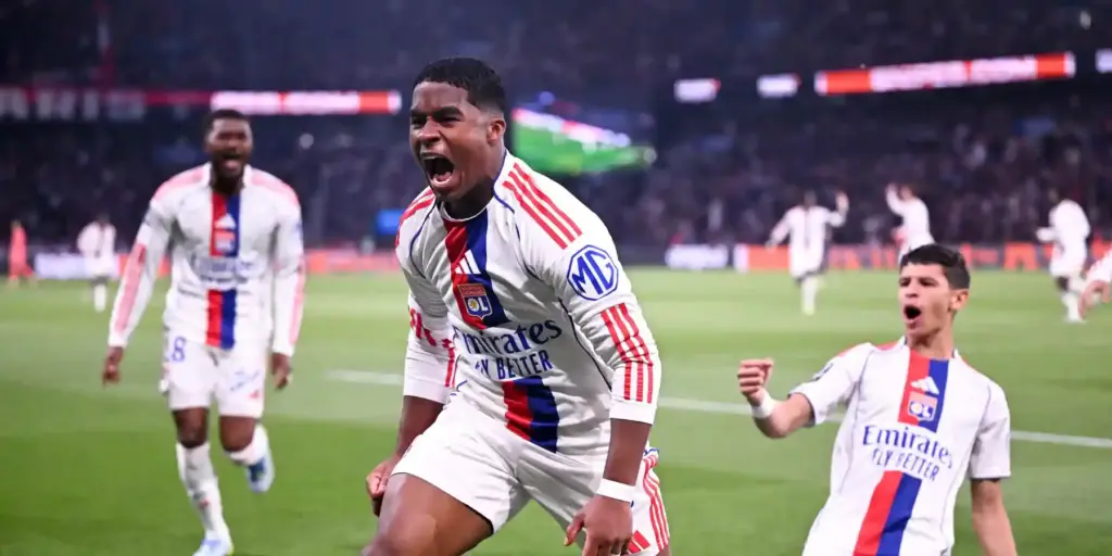 Endrick celebrates after opening the score against PSG