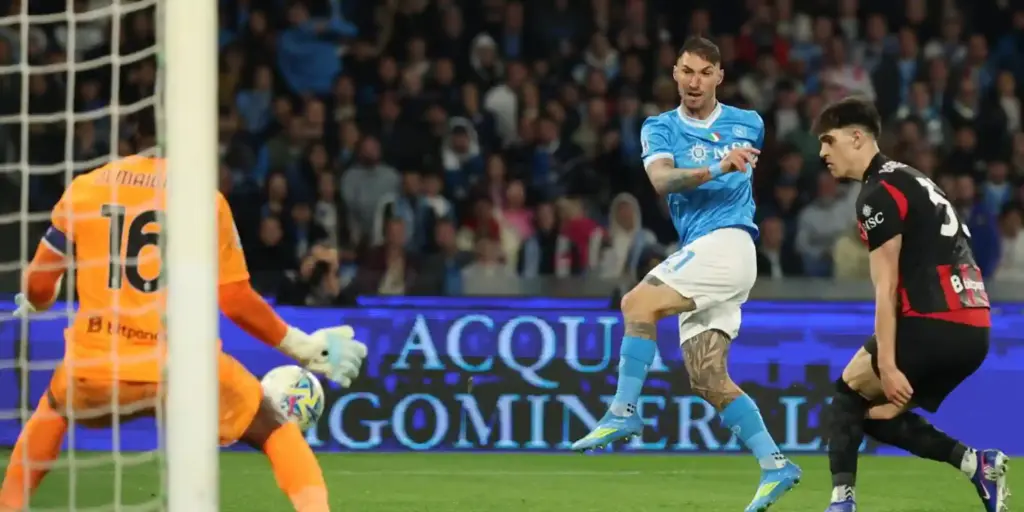 Matteo Politano shooting at Milan's goal