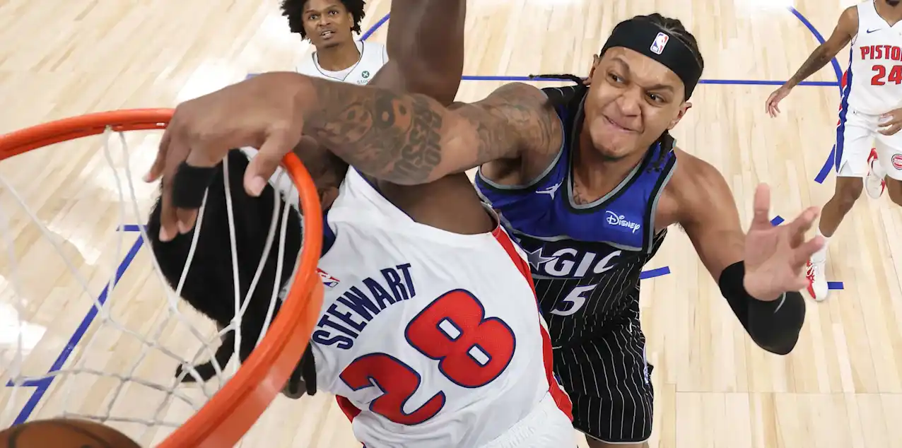 Paolo Banchero dunks on Isaiah Steward