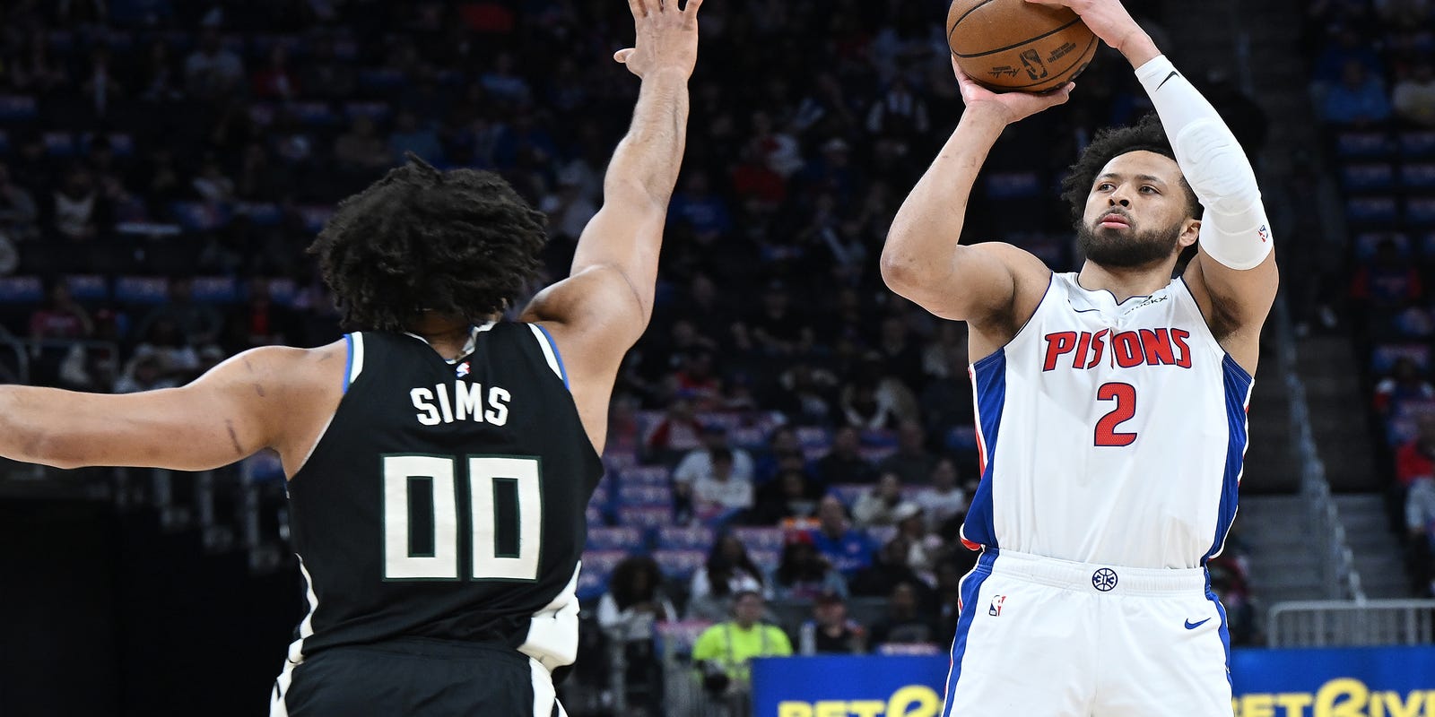 Cade Cunningham shoots over Jericho Sims