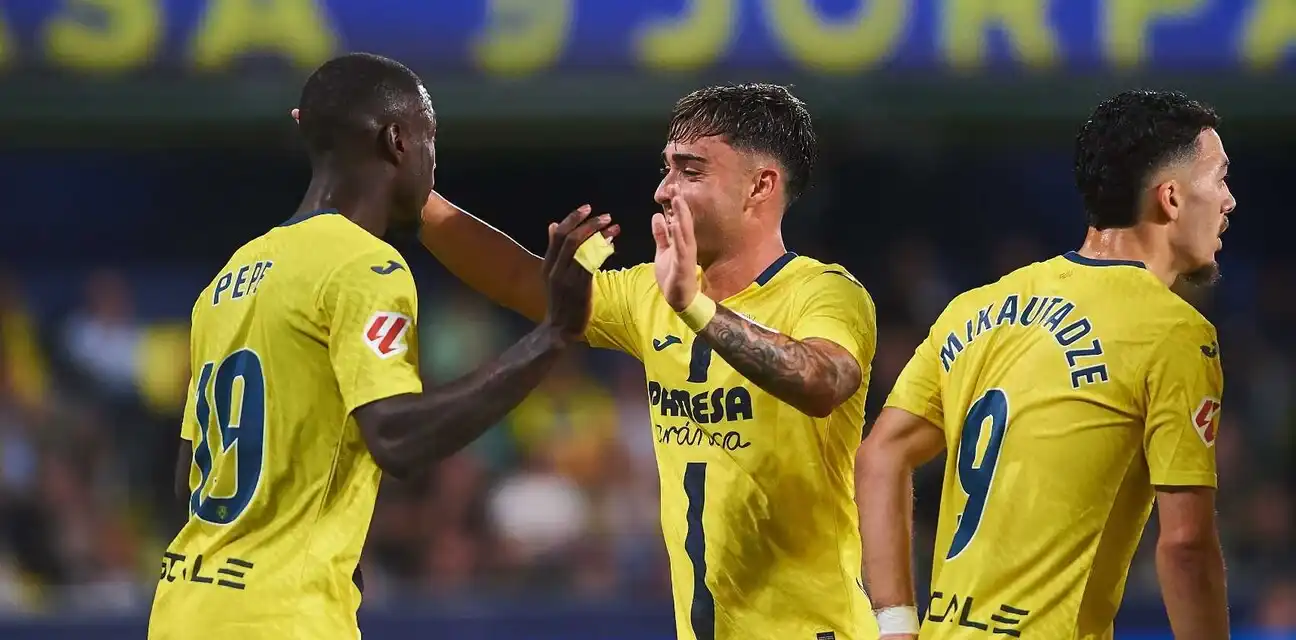 Villarreal players congatulate one another after scoring against Celta