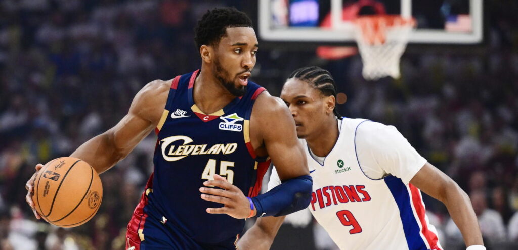 Ausar Thompson guarding Donovan Mitchell