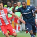 Cremonese and Lazio players in a battle for the ball