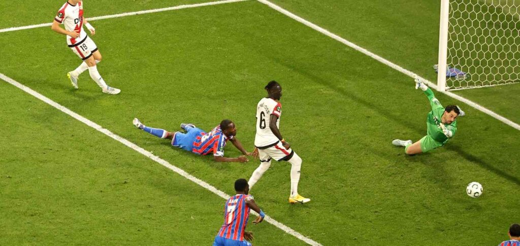 Jean Philippe Mateta scores against Rayo Vallecano