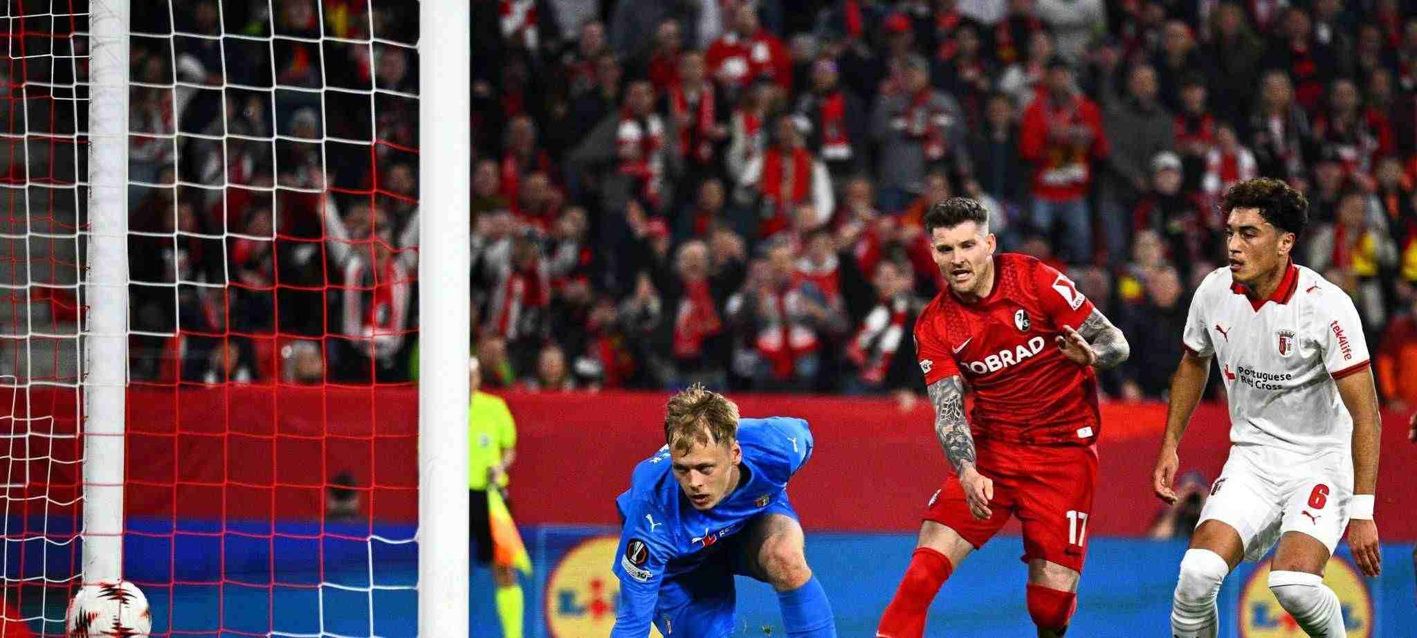 Lukas Kubler scoring for Freiburg against Braga
