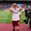 Leandro Trossard with his typical celebration