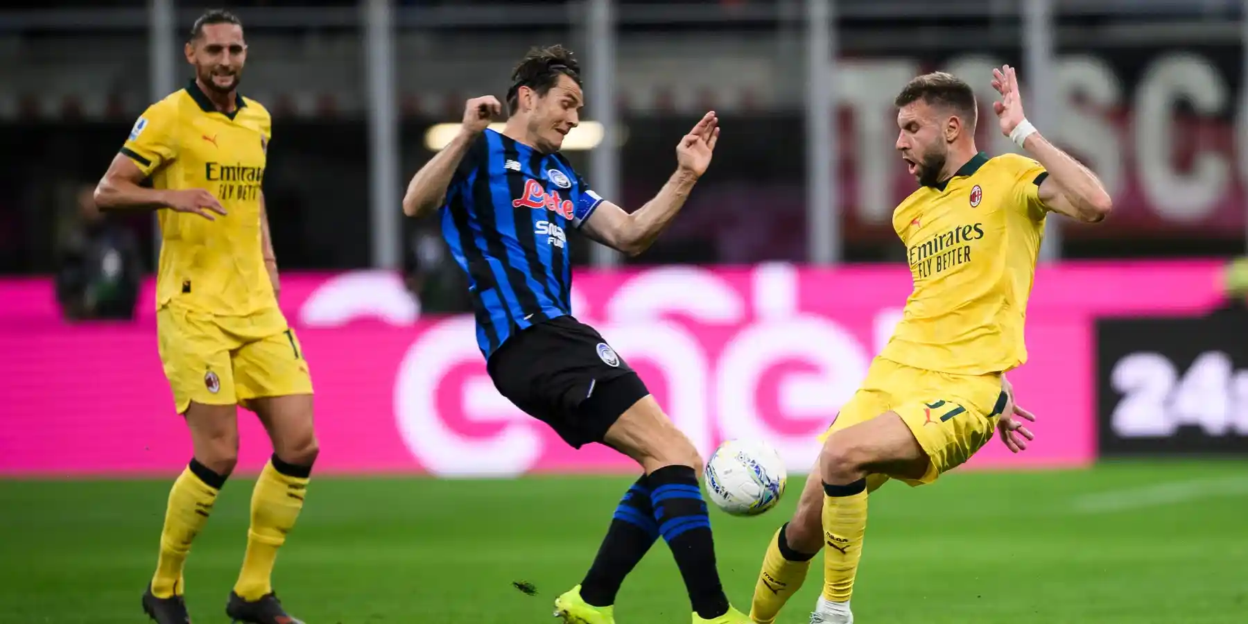 Milan and Atalanta players in a battle for the ball
