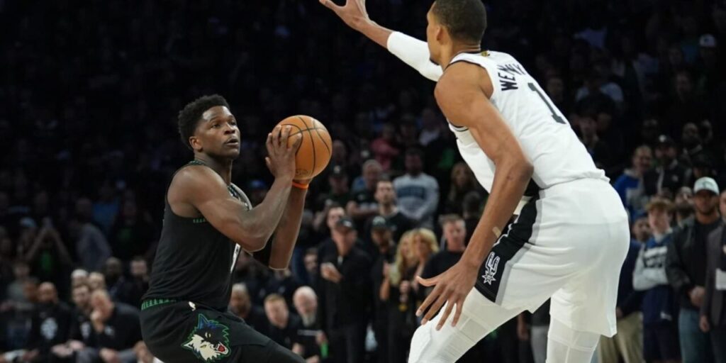 Victor Wembanyama trying to stop Anthony Edwards