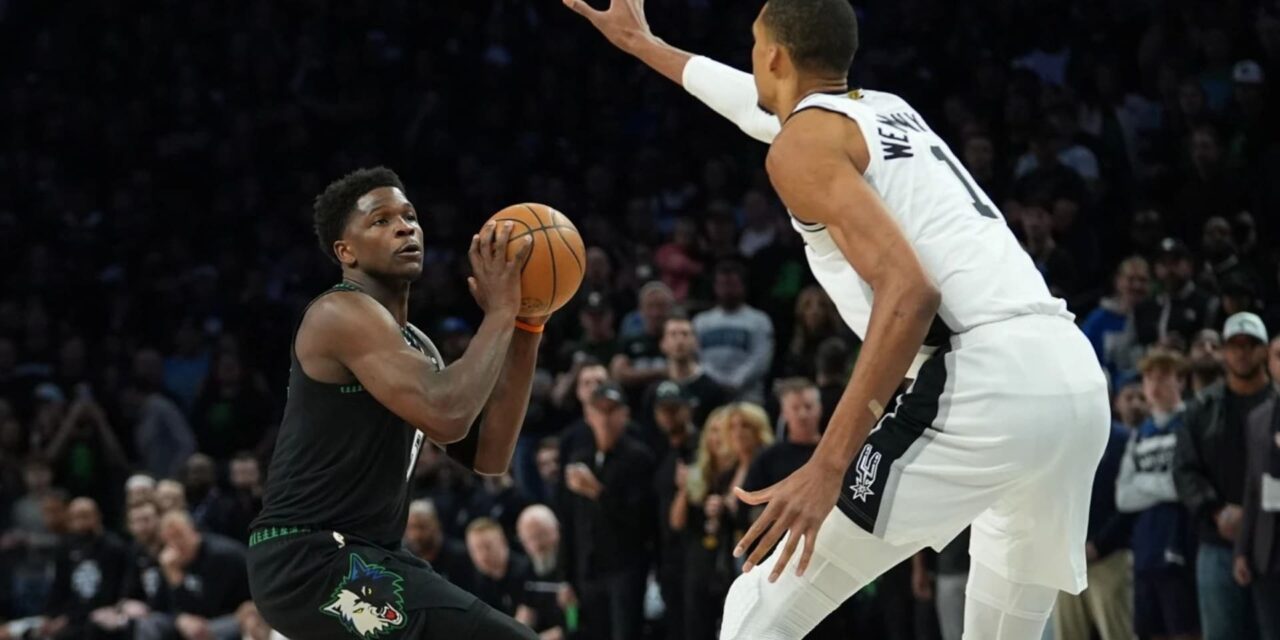 Victor Wembanyama trying to stop Anthony Edwards