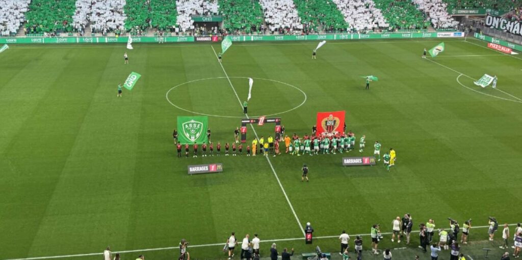 The teams of St Etienne and OGC Nice before their Ligue 1 playoff game
