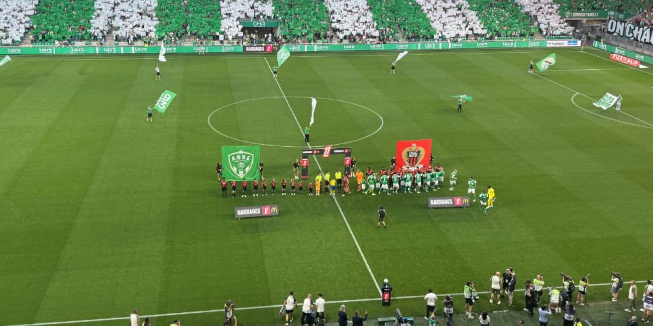 The teams of St Etienne and OGC Nice before their Ligue 1 playoff game