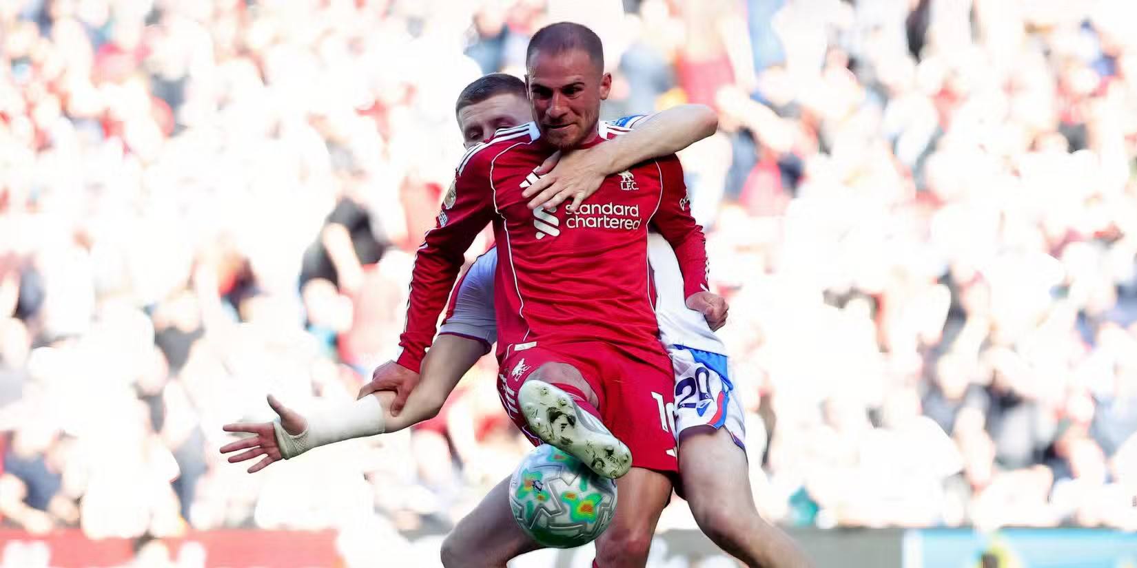 An opponent holding Alexis Mac Allister
