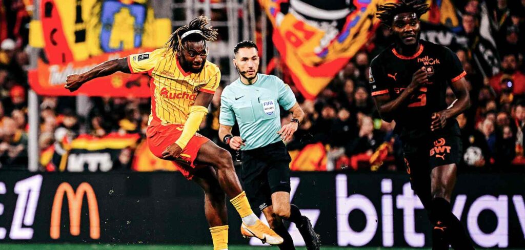 Allan Saint-Maximin shoots toward the opposition's goal