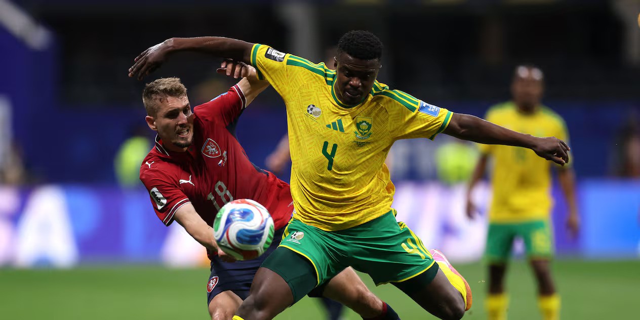 Czech and South African players in a battle for the ball