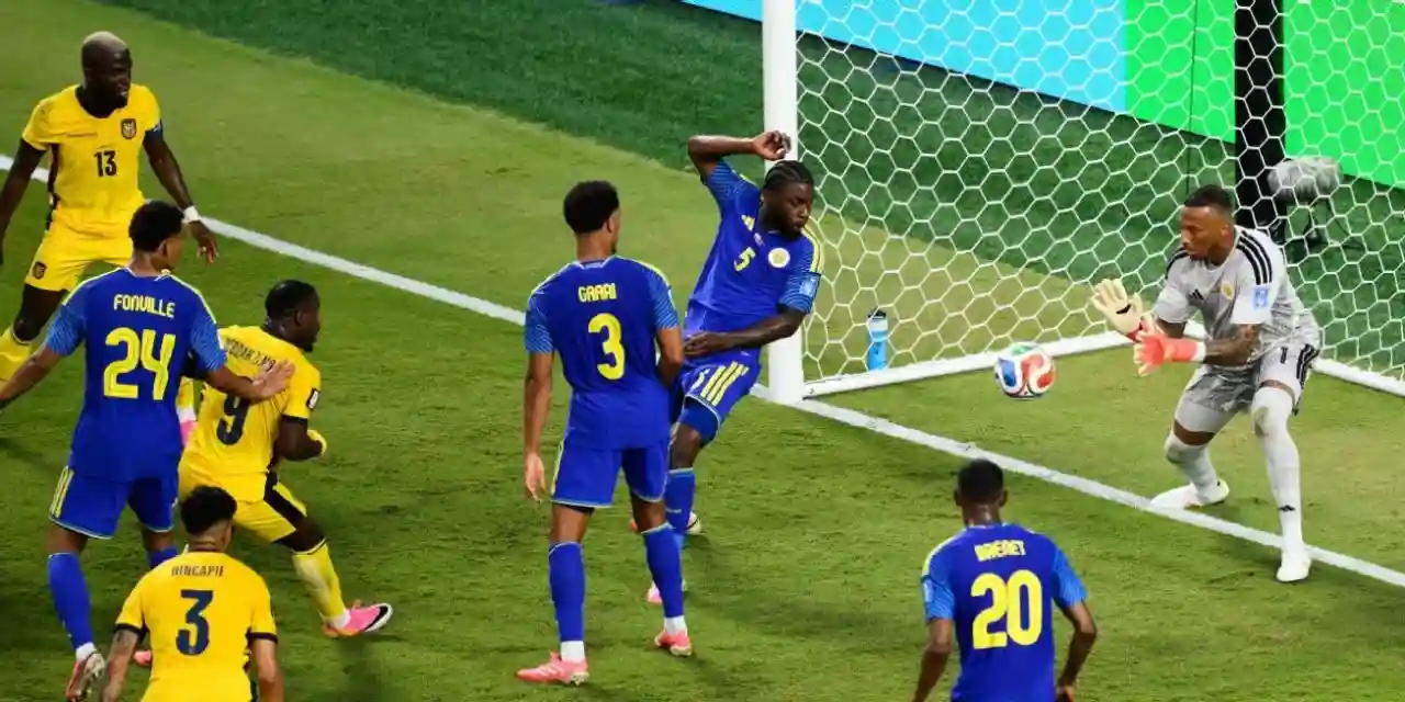 Curacao's goalkeeper saving a shot from an Ecuadorian opponent