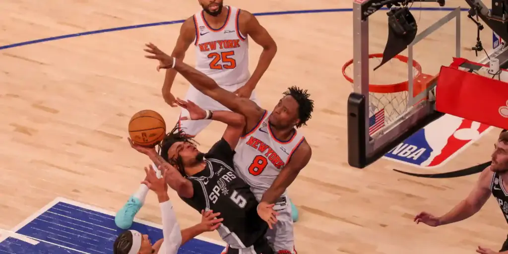 OG Anunony trying to block Stephon Castle