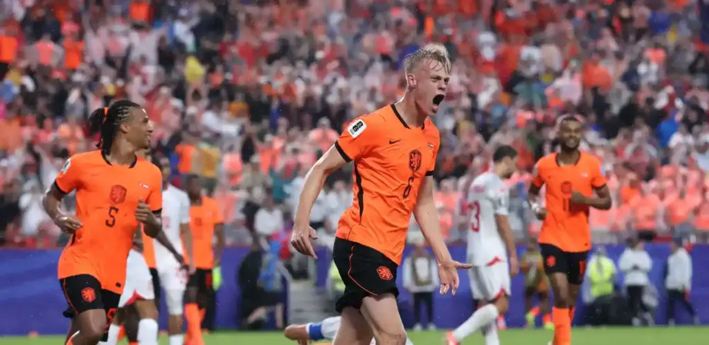 Jan Paul van Hecke has just scored his first goal for the Netherlands