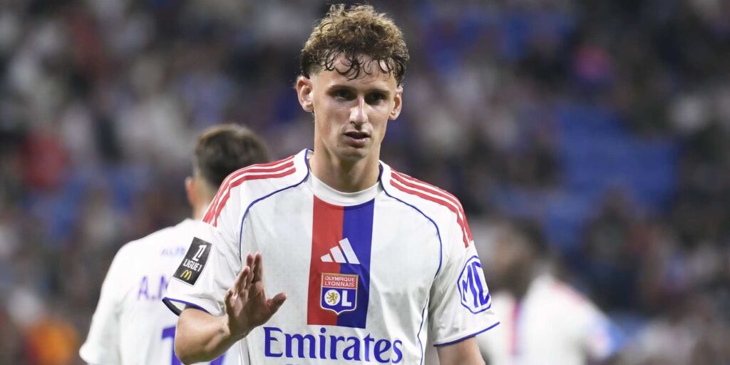 Lyon midfielder Tyler Morton
