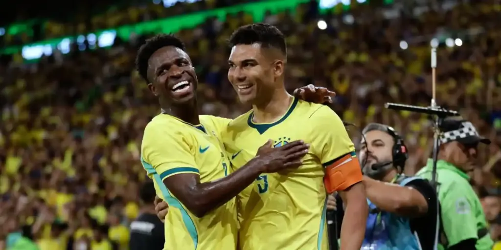 Vinicius Junior congratulates Casemiro after his goal against Panama