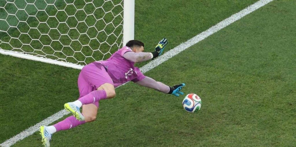 Paraguay goalkeeper Orlando Gill