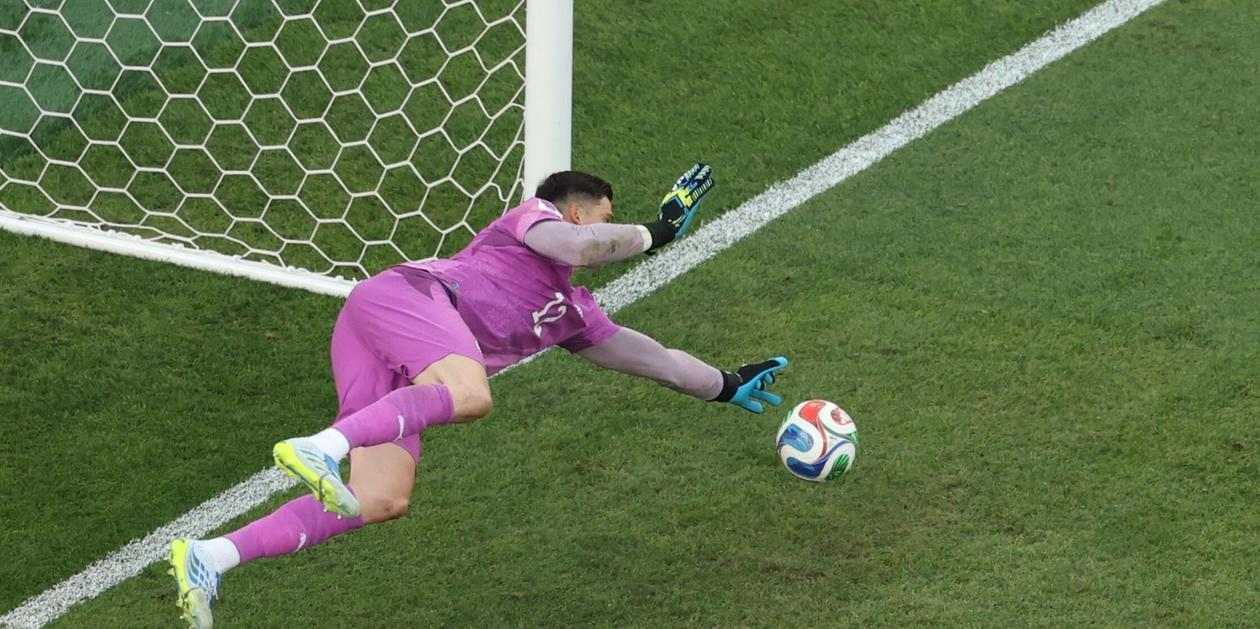 Paraguay goalkeeper Orlando Gill