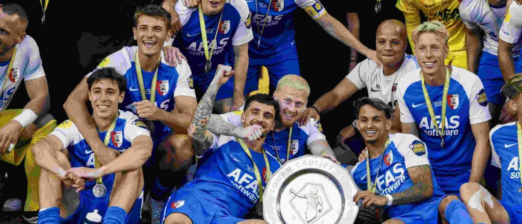 AZ players celebrate with the Johan Cruyff Shield