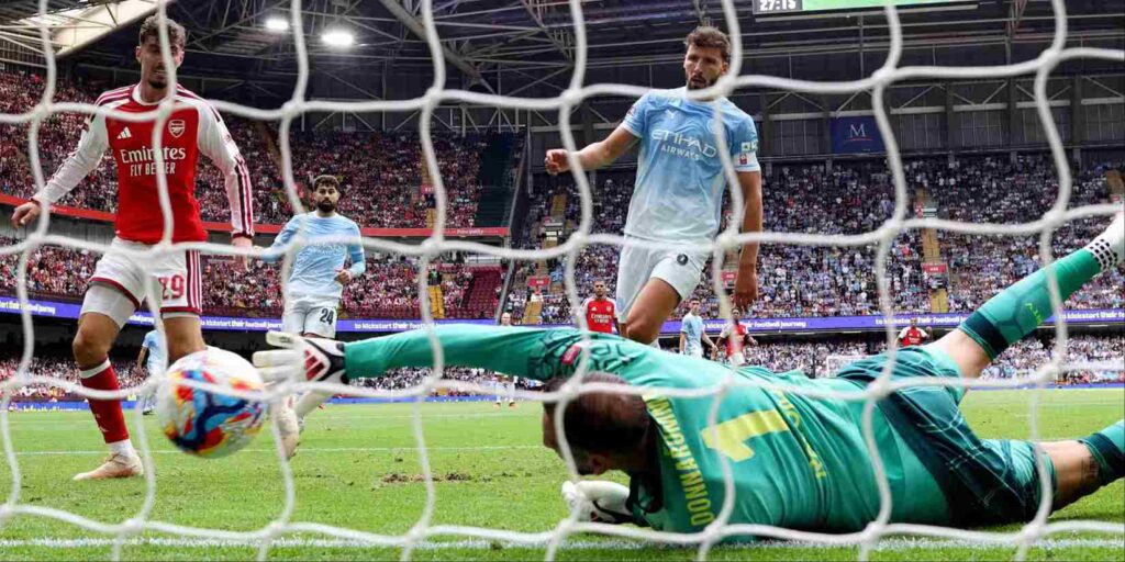 Arsenal score against Manchester City in the Community Shield trophy