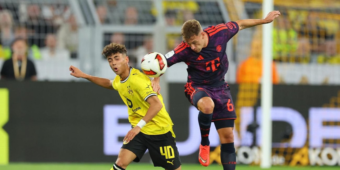 Bayern Munich Borussia Dortmund players in a battle for the ball