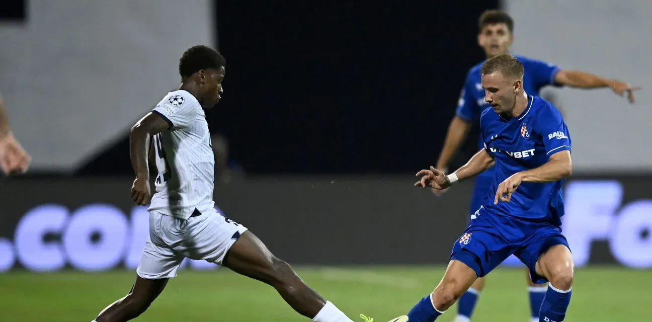 Dinamo Zagreb and Viking players in a battle for the ball