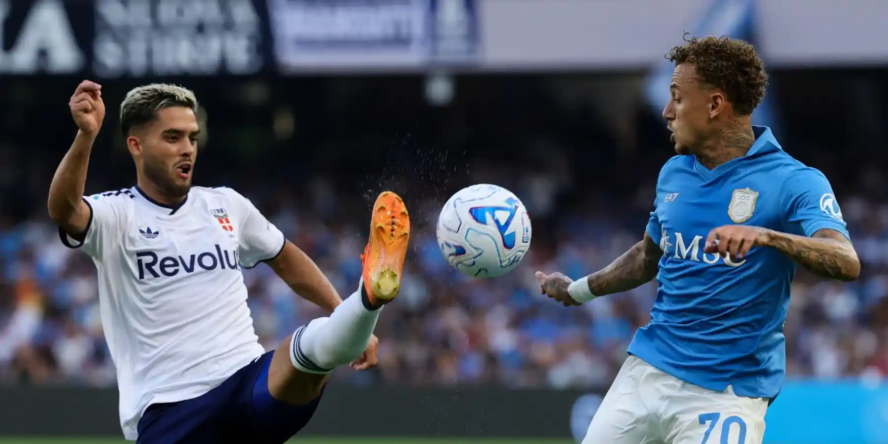 Como and Napoli players in a battle for the ball