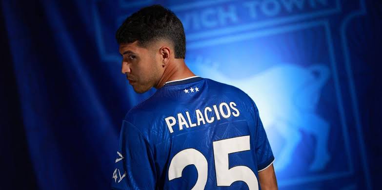 Exequiel Palacios posing with the Ipswich shirt