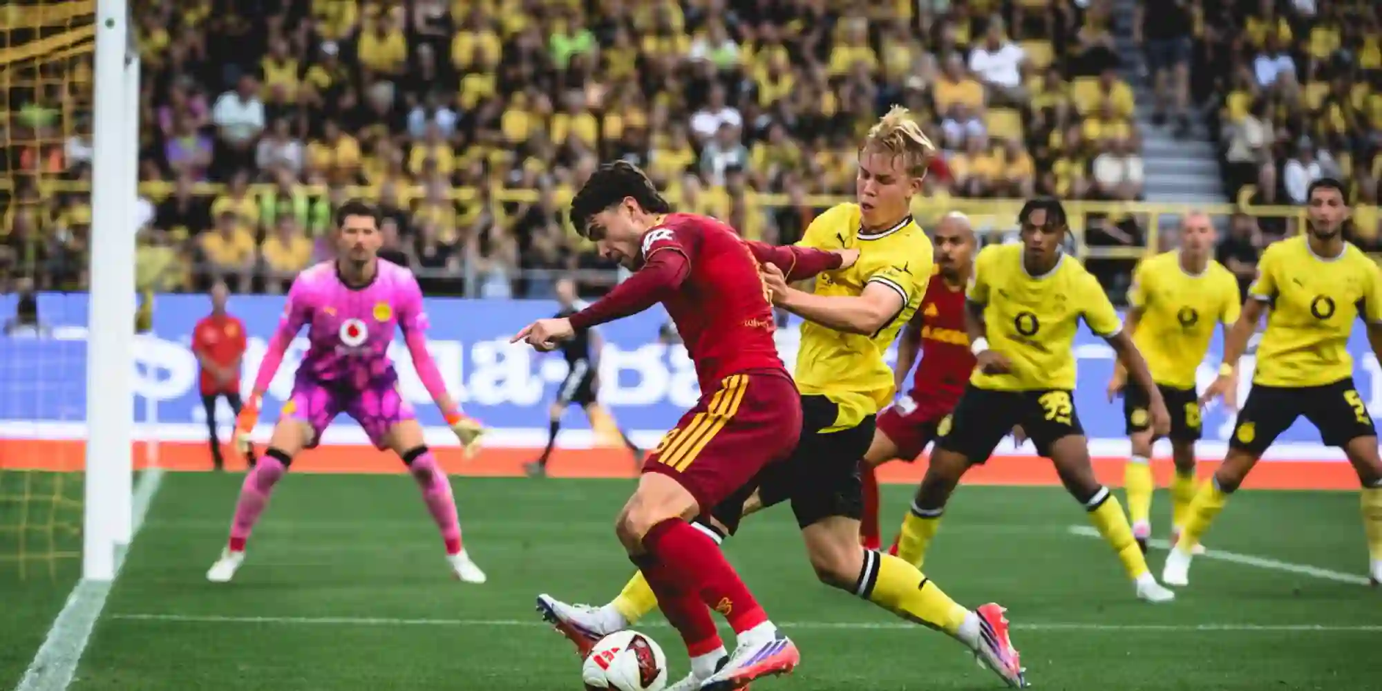 Roma and Borussia Dortmund players in a battle for the ball