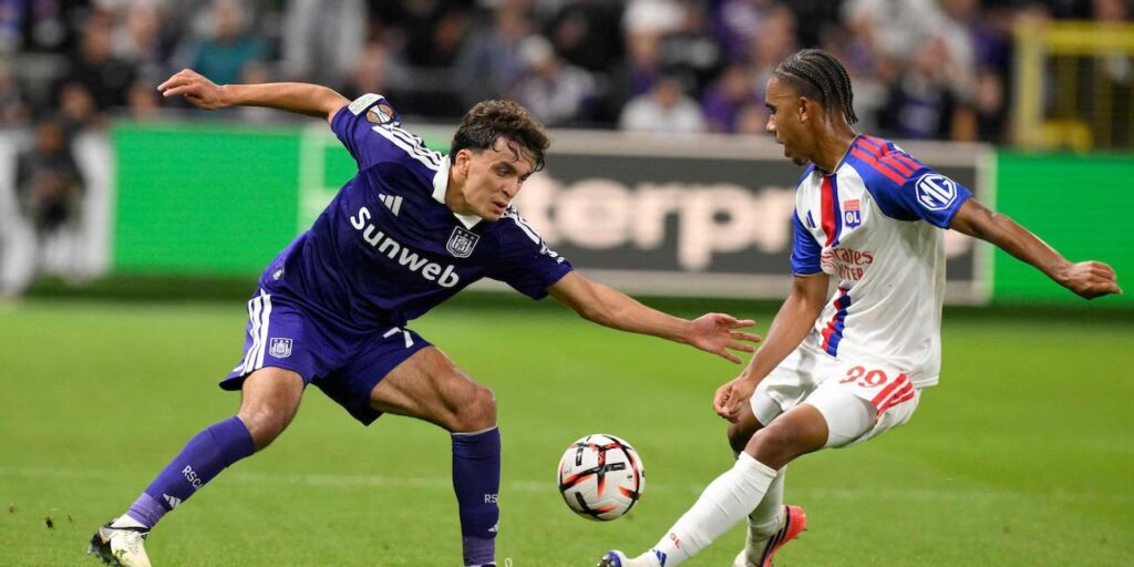 Anderlecht and Lyon players in a battle for the ball