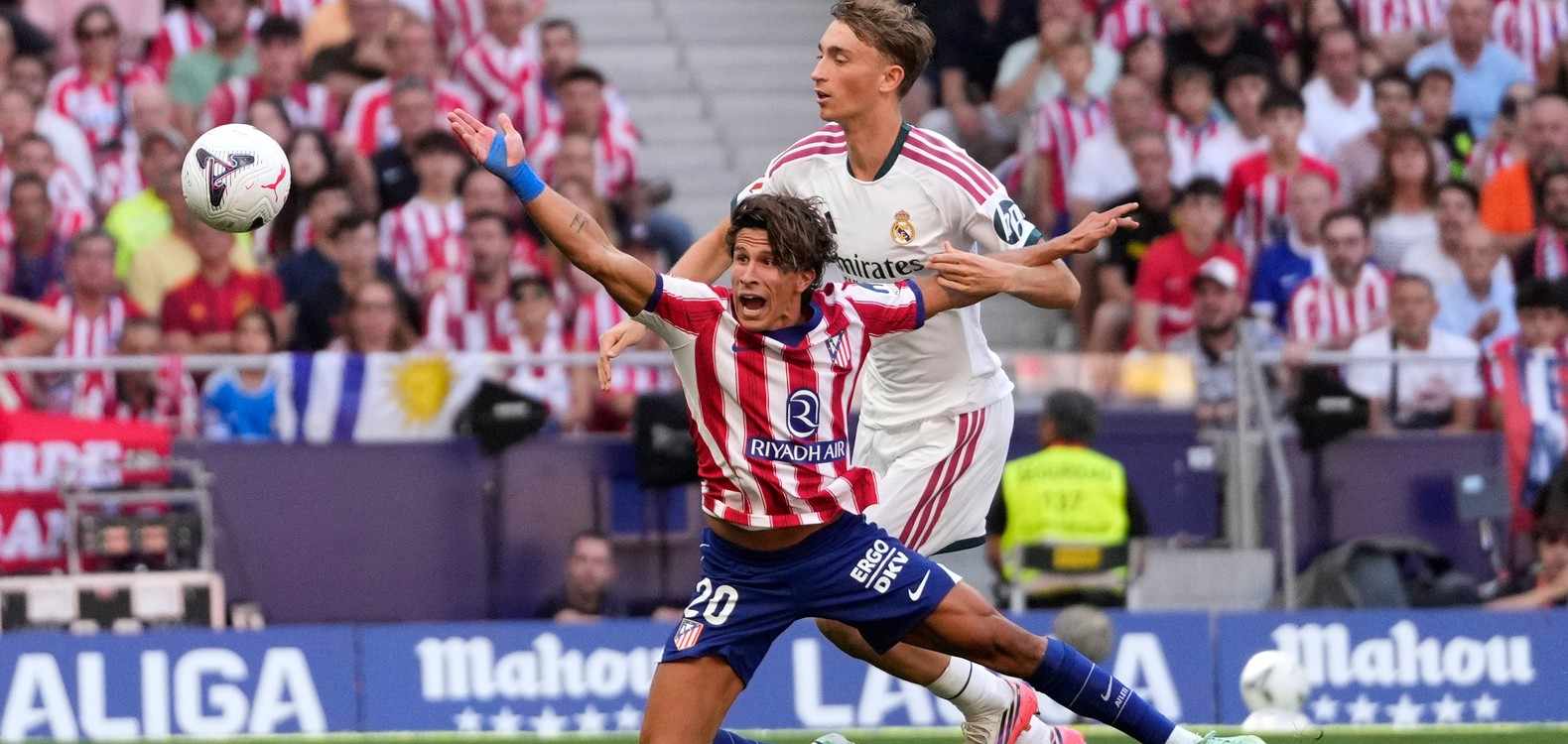 Dean Huijsen bringing down Guiliano Simeone