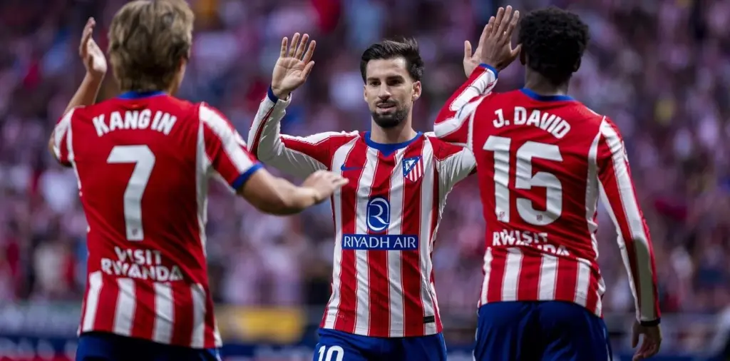Alex Baena, Lee Kang in and Jonathan David congratulate one another after scoring against Osasuna
